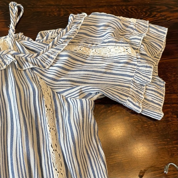 American Eagle blue and white striped chambray off the shoulder top Size Large - Picture 9 of 10